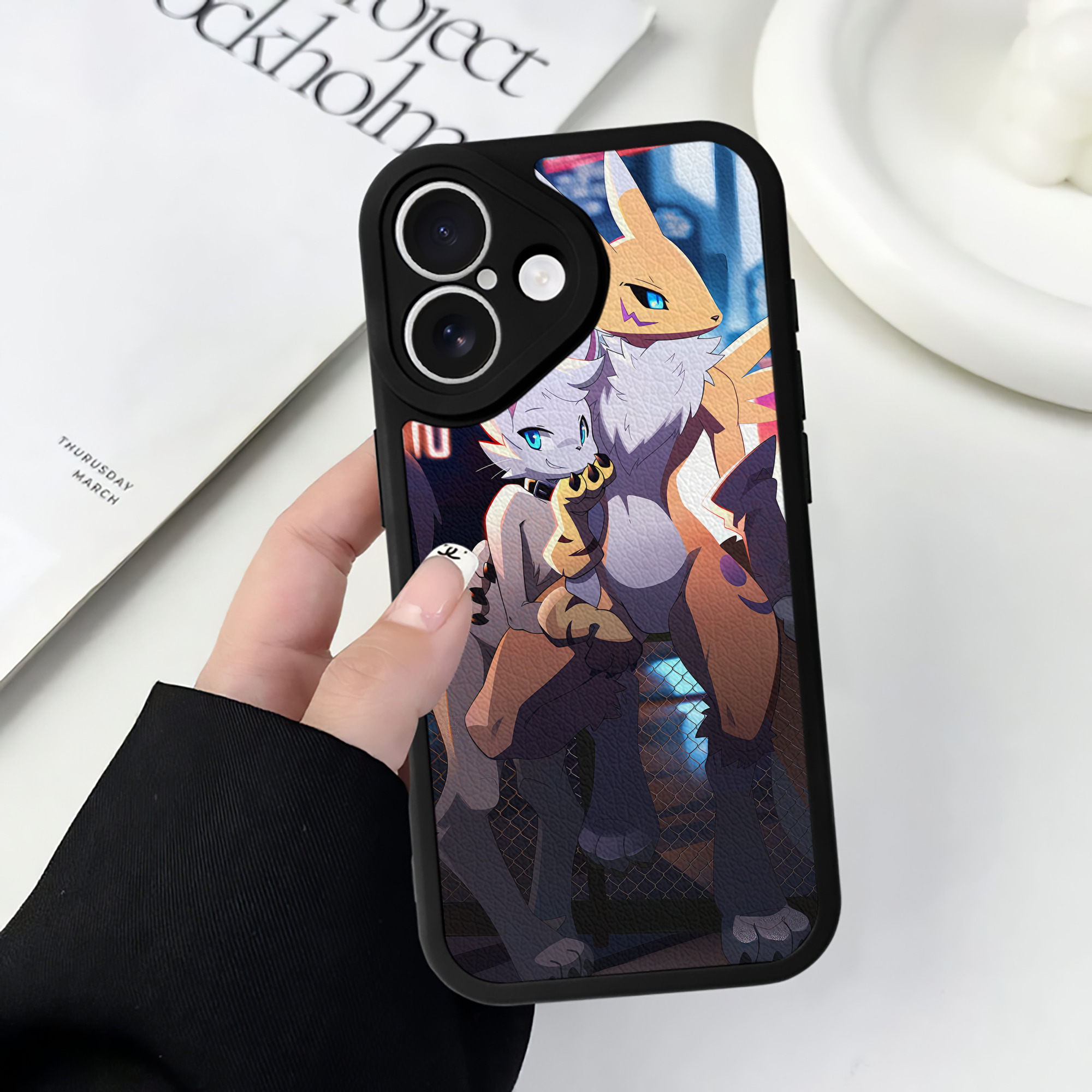 （画像用） Digimon デジタルモンスター/デジモン 【iPhone 16シリーズ対応】シリコンスマホケース（レザー調） 材質：シリコン